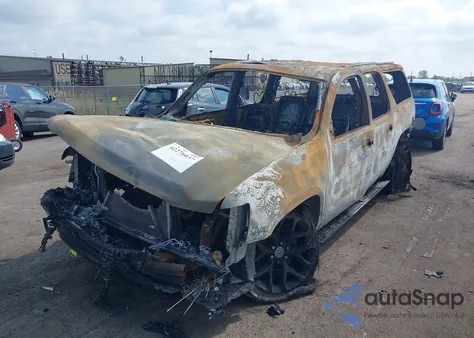 2010 Chevrolet Suburban 1500 Ltz из США, поврежденный, VIN 1GNUKKE36AR191714